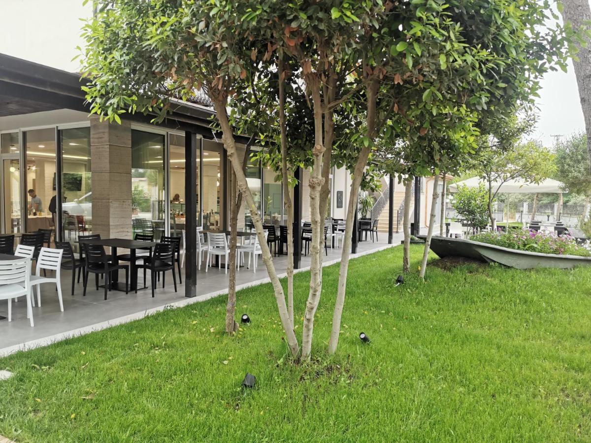 Hotel Pelikan Divjake Bagian luar foto