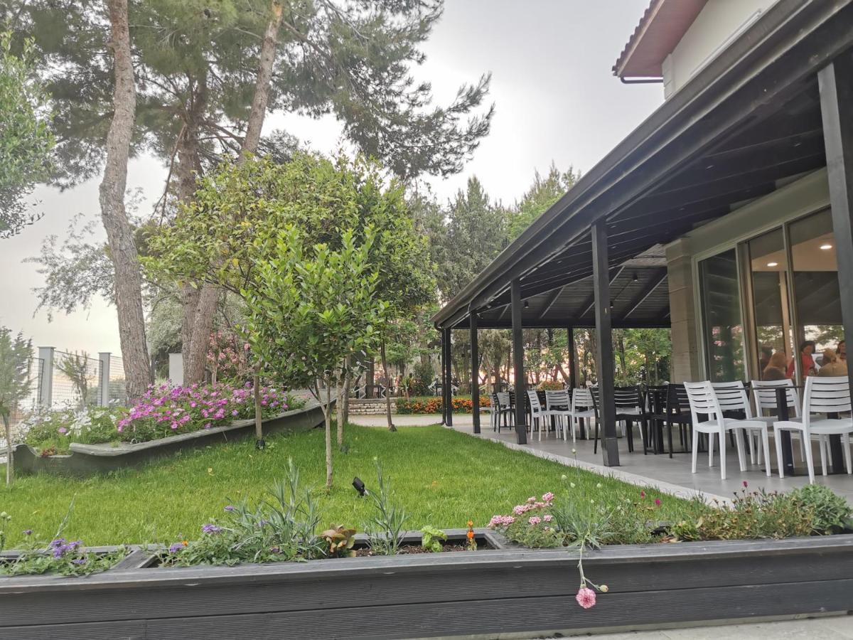 Hotel Pelikan Divjake Bagian luar foto