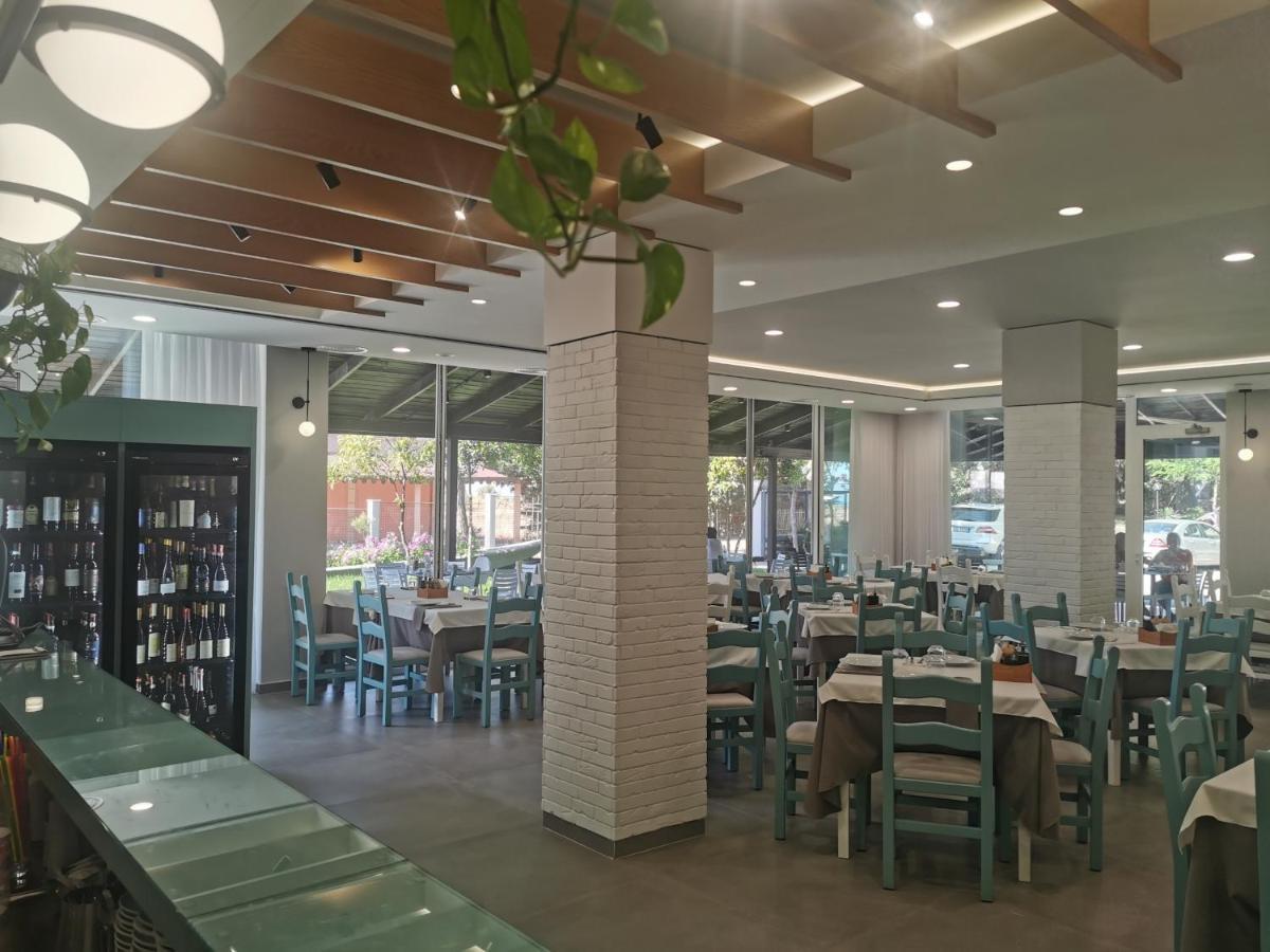 Hotel Pelikan Divjake Bagian luar foto