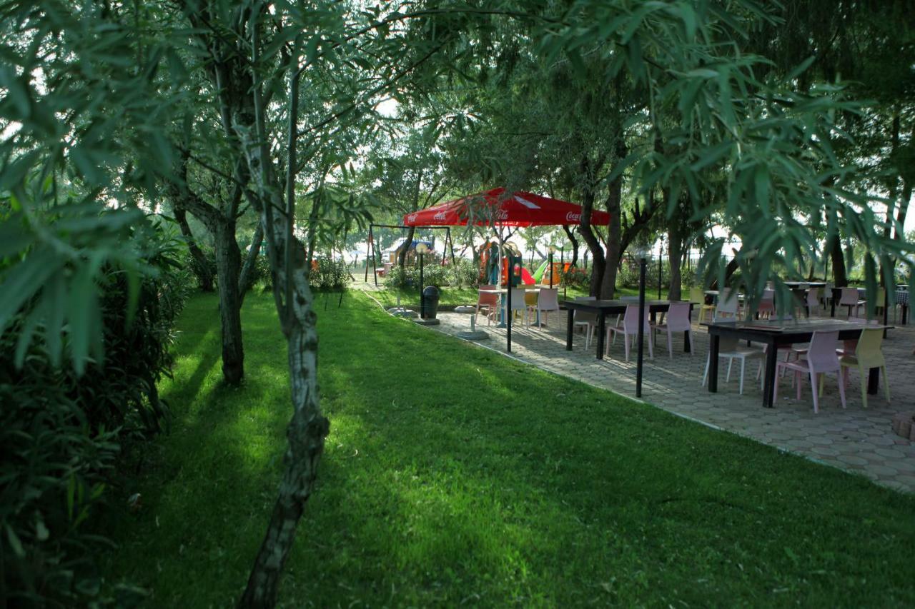 Hotel Pelikan Divjake Bagian luar foto