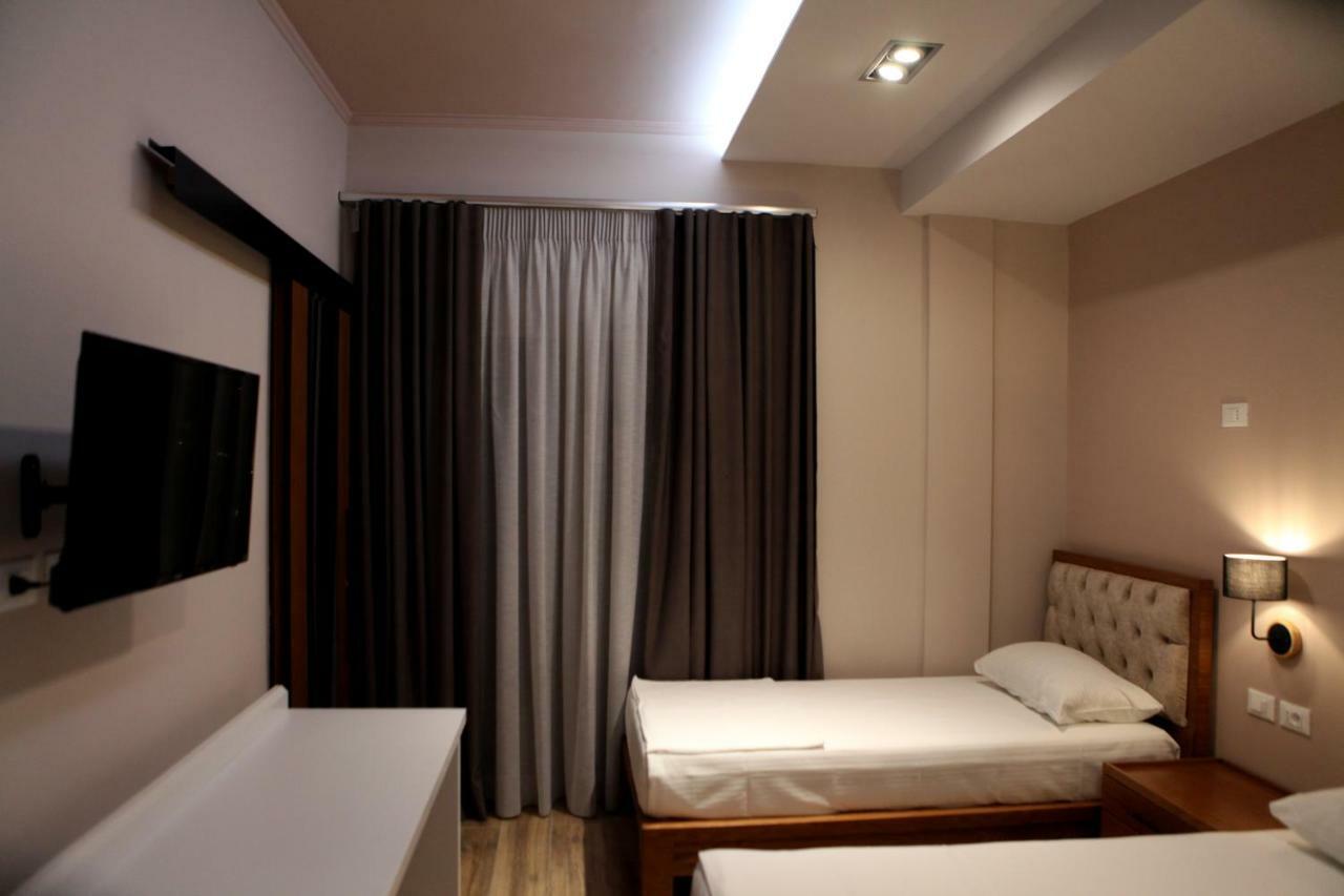 Hotel Pelikan Divjake Bagian luar foto
