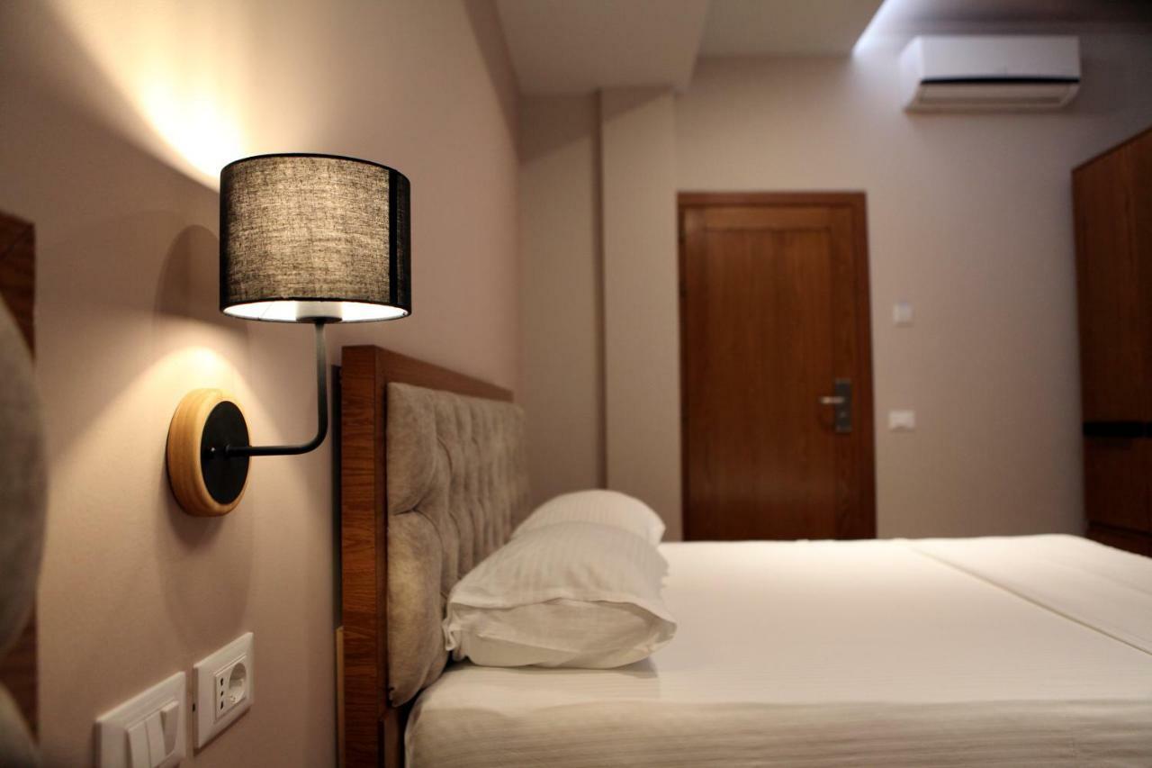 Hotel Pelikan Divjake Bagian luar foto