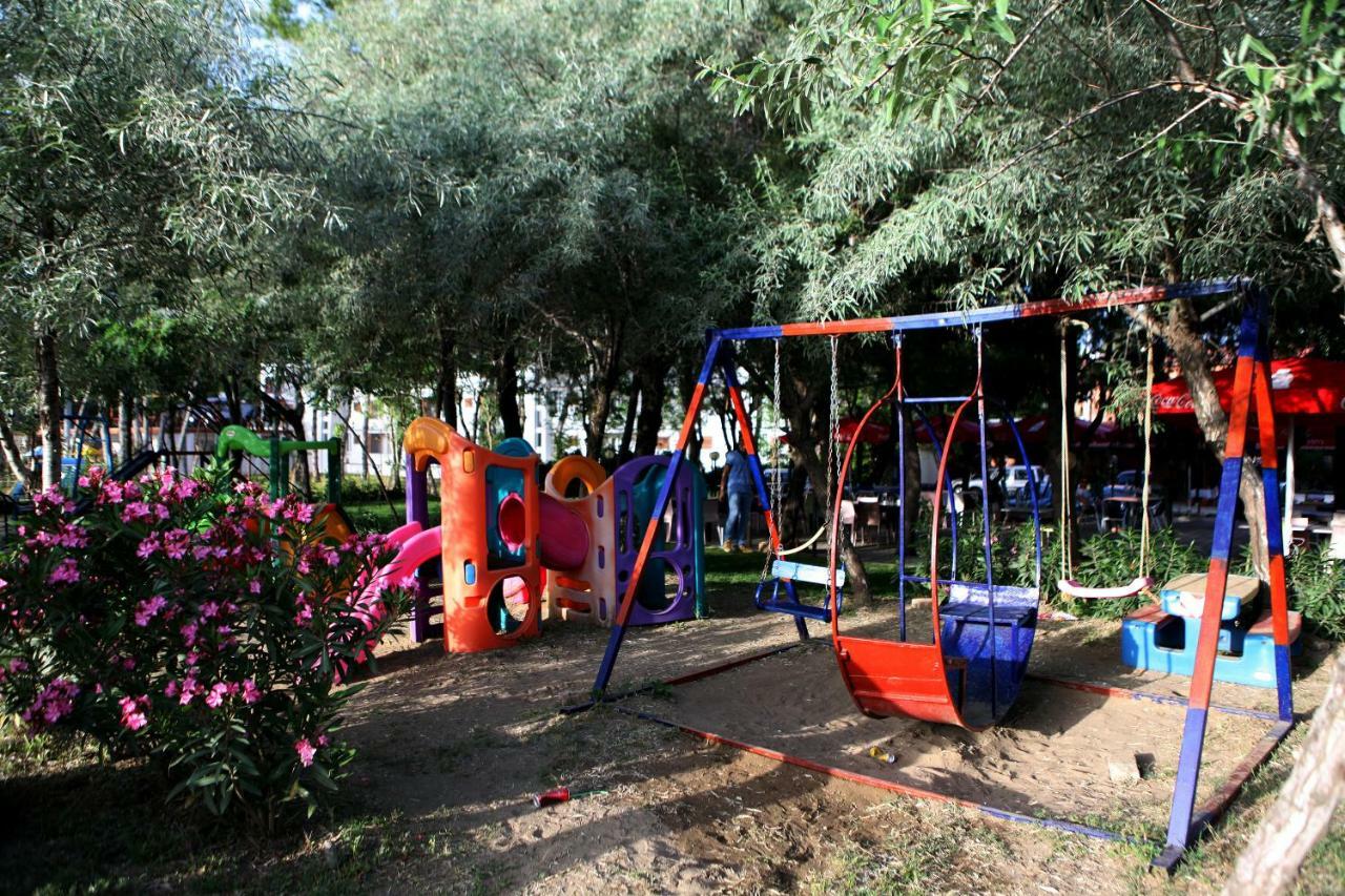Hotel Pelikan Divjake Bagian luar foto