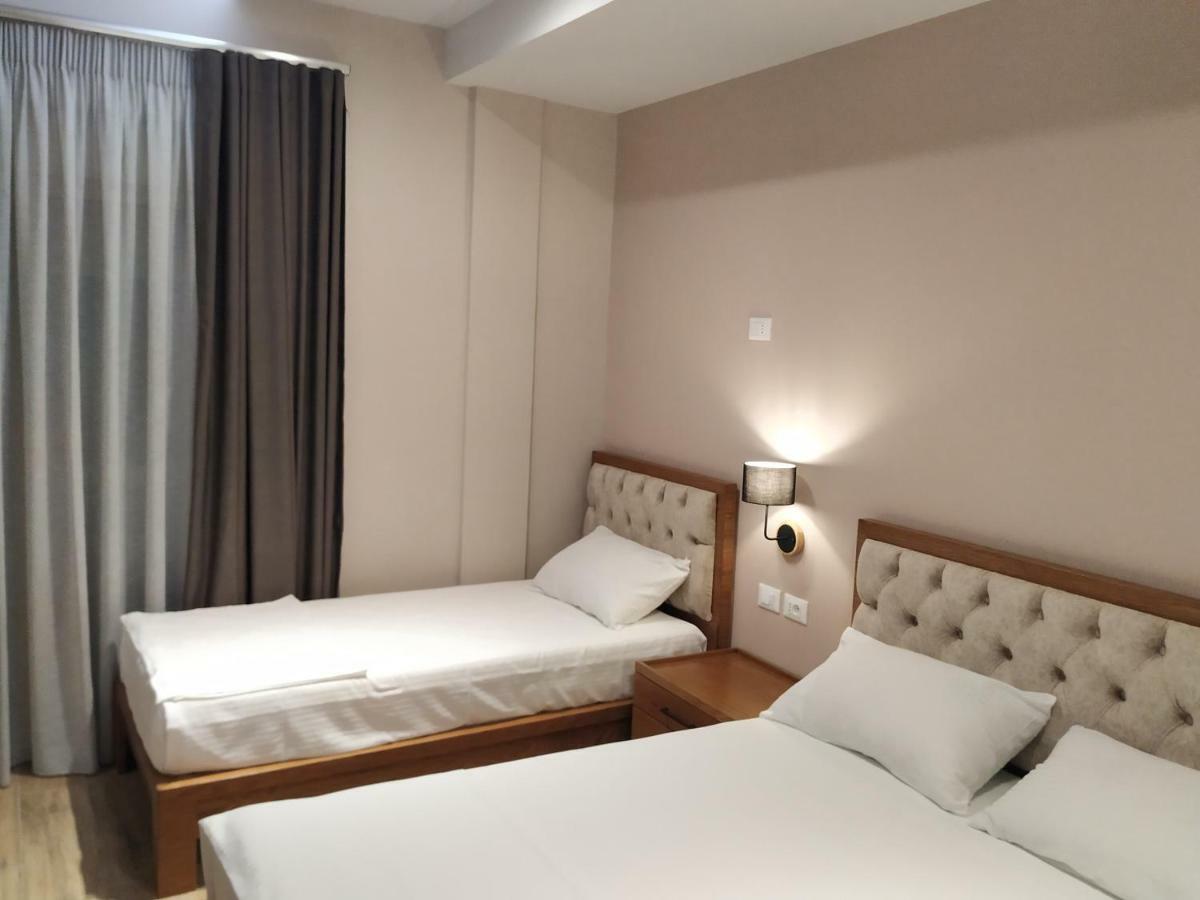 Hotel Pelikan Divjake Bagian luar foto