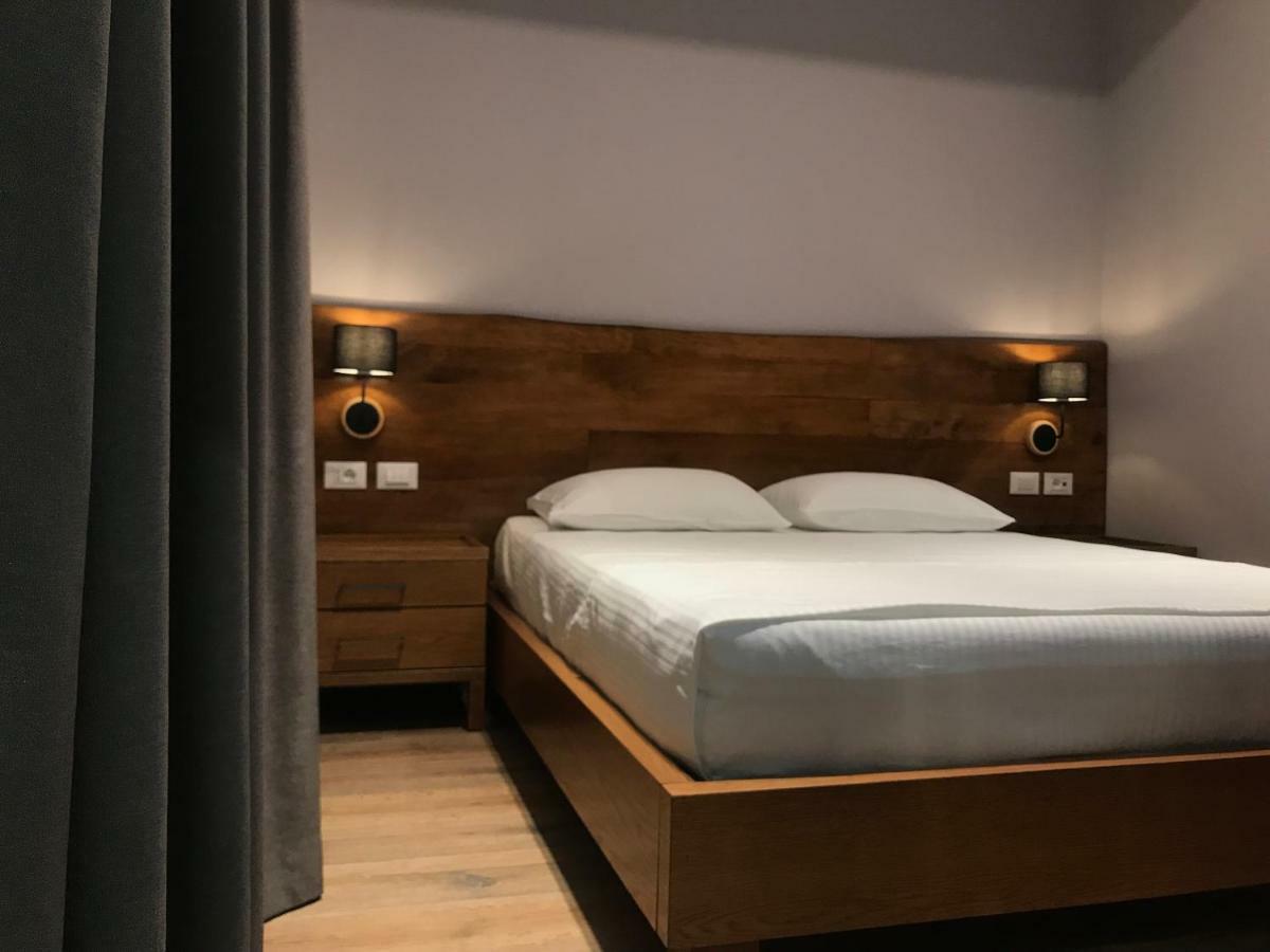 Hotel Pelikan Divjake Bagian luar foto
