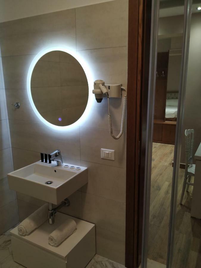 Hotel Pelikan Divjake Bagian luar foto