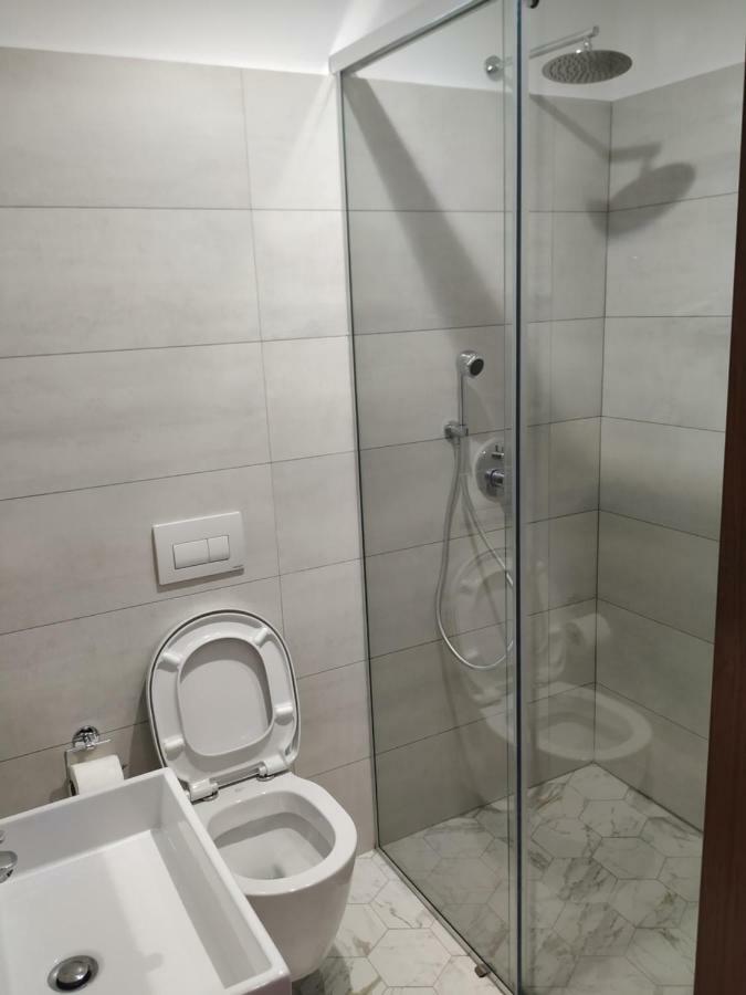 Hotel Pelikan Divjake Bagian luar foto